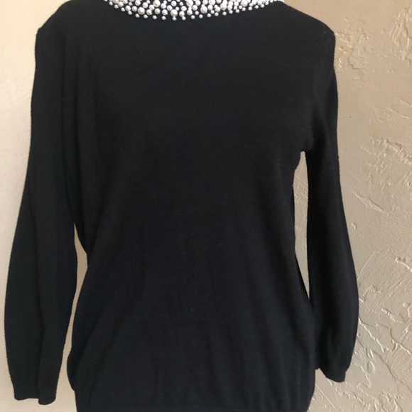 Pearl neckline sweater - Picture 2 of 4